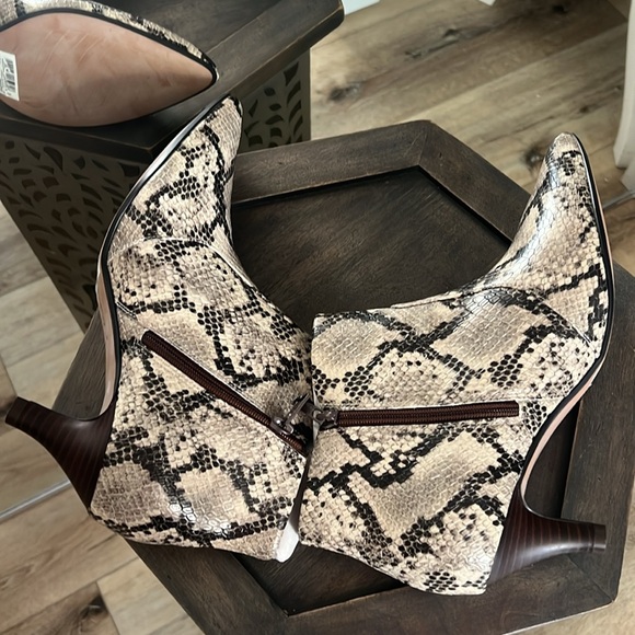 Clarks, snakeskin leather booties, NWT, size US 9 - Picture 7 of 7